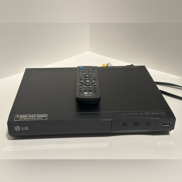 LG DVD Player with Remote - Picture 1 of 12